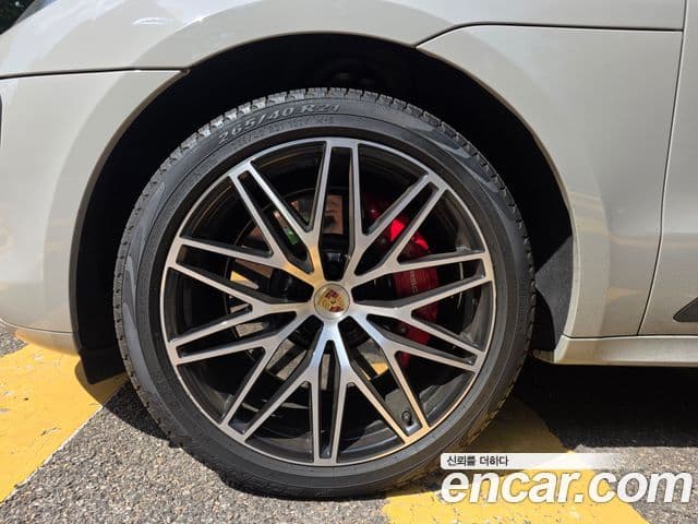 Porsche Macan 2023 — Şəkil 17/18