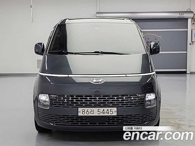 Hyundai Staria 2021 — ფოტო 2/20