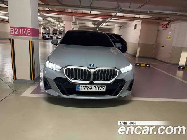 BMW 5 Series 2025 — ფოტო 1/14