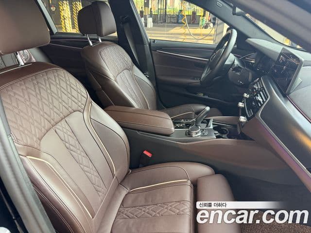 BMW 5 Series 2023 — ფოტო 7/16