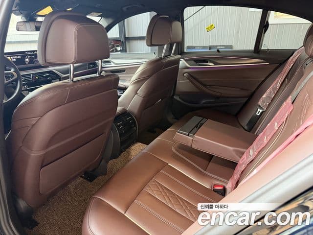 BMW 5 Series 2023 — ფოტო 8/16