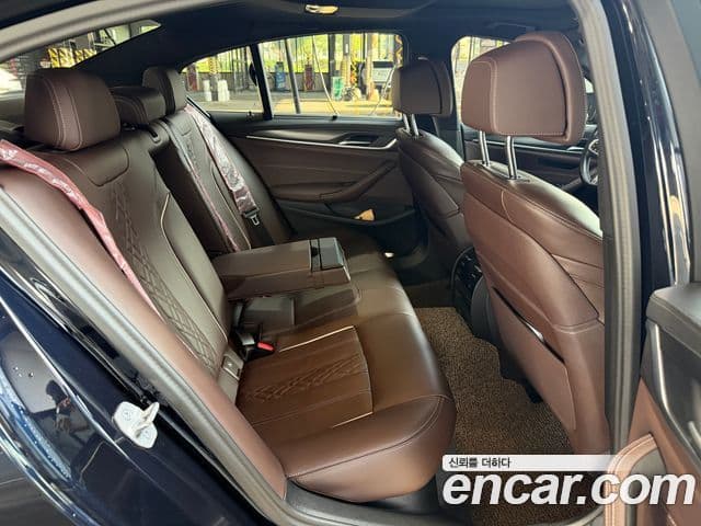 BMW 5 Series 2023 — ფოტო 9/16