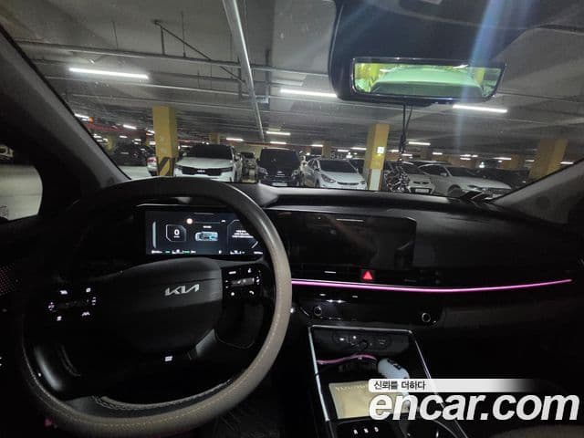 Kia Carnival 2025 — Şəkil 8/15