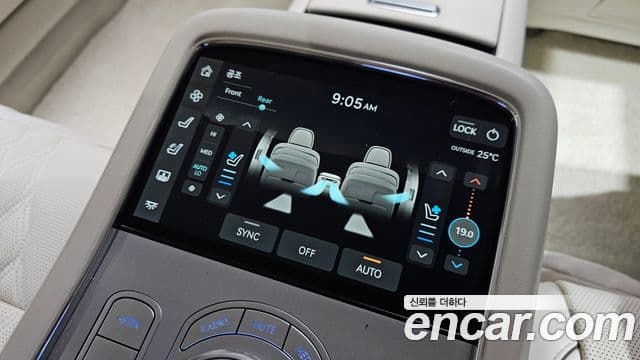 Genesis G90 2022 — Photo 15/49