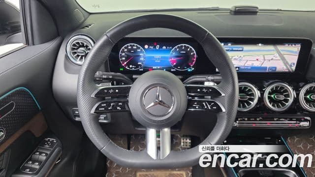 Mercedes-Benz GLA-Class 2024 — ფოტო 13/20