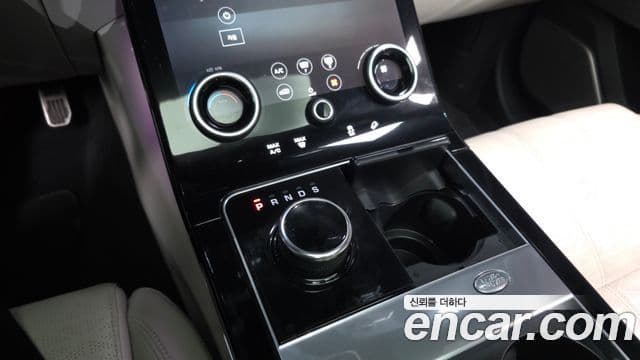 Land Rover Range Rover Velar 2019 — ფოტო 8/20