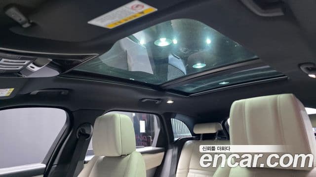 Land Rover Range Rover Velar 2019 — ფოტო 19/20