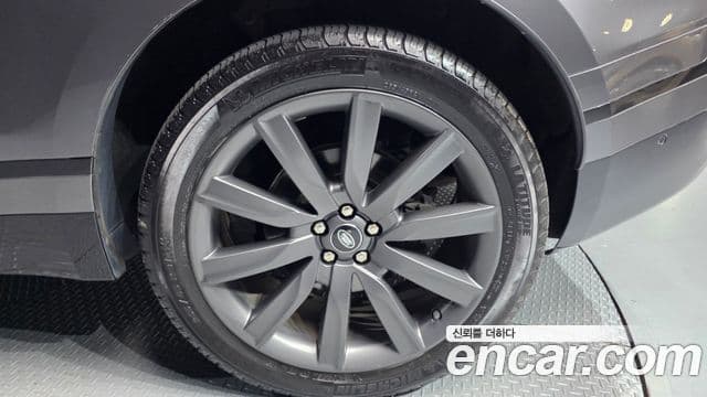 Land Rover Range Rover Velar 2019 — Photo 17/39