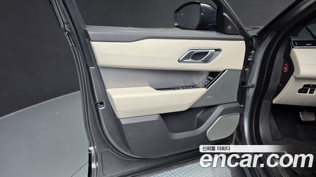 Land Rover Range Rover Velar 2019 — Photo 27/39
