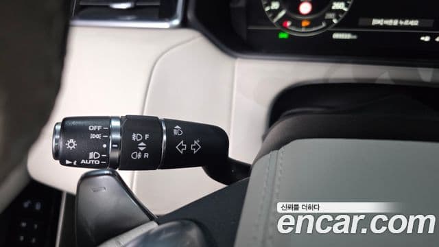Land Rover Range Rover Velar 2019 — Photo 25/39