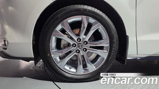 Toyota Sienna 2023 — ფოტო 5/20
