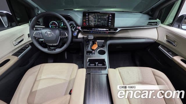 Toyota Sienna 2023 — ფოტო 7/20