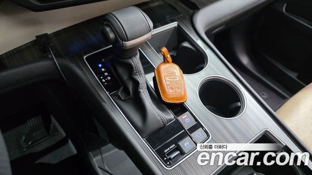 Toyota Sienna 2023 — ფოტო 9/20