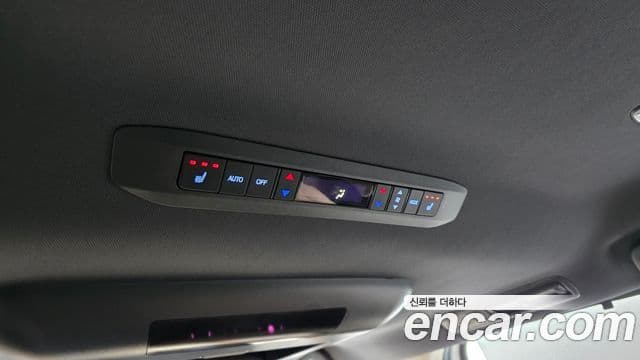 Toyota Sienna 2023 — ფოტო 17/20