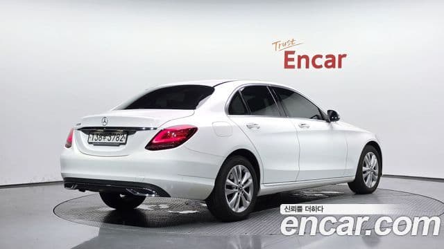 Mercedes-Benz C-Class 2020 — ფოტო 2/20