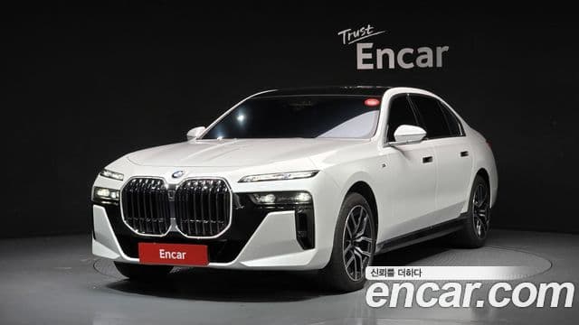 BMW 7 Series 2023 — ფოტო 20/20