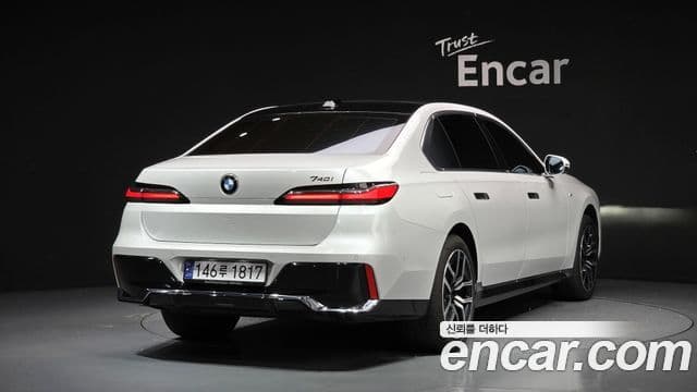 BMW 7 Series 2023 — ფოტო 1/20