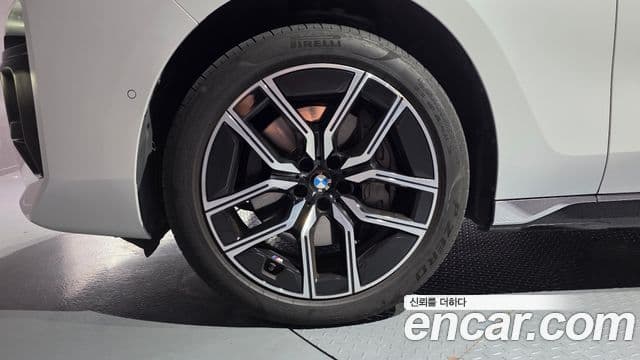 BMW 7 Series 2023 — ფოტო 4/20