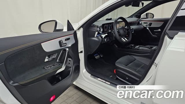 Mercedes-Benz CLA-Class 2025 — Фото 10/20
