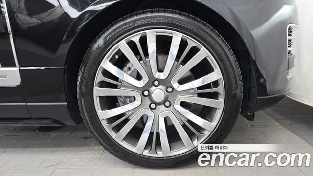 Land Rover Range Rover 2019 — Photo 23/38
