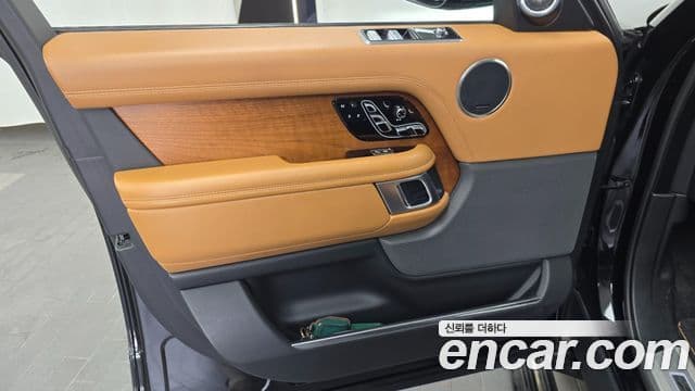 Land Rover Range Rover 2019 — Photo 20/38