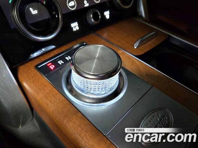Land Rover Range Rover 2019 — Photo 1/38