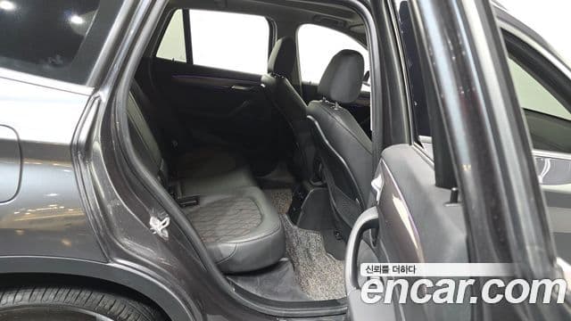 BMW X1 2021 — Şəkil 12/20