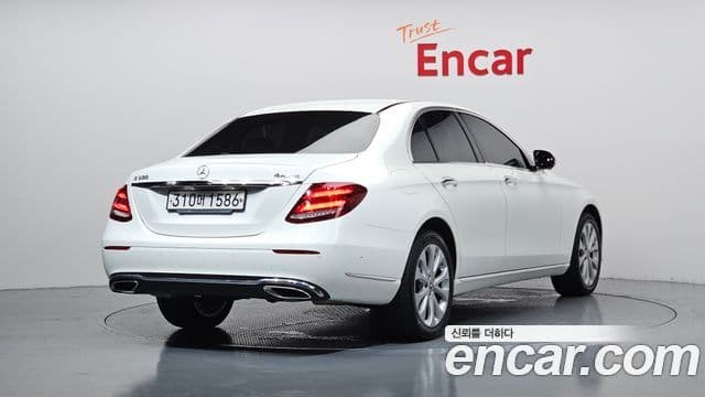 Mercedes-Benz E-Class 2020 — Фото 1/20