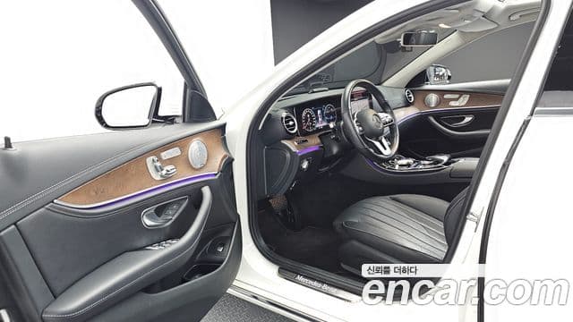 Mercedes-Benz E-Class 2020 — Фото 8/20