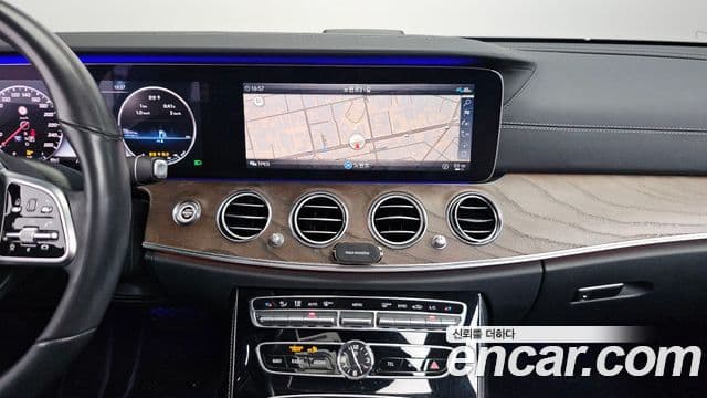 Mercedes-Benz E-Class 2020 — Фото 12/20