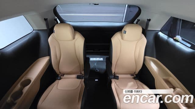 Kia Carnival 2023 — Şəkil 19/20