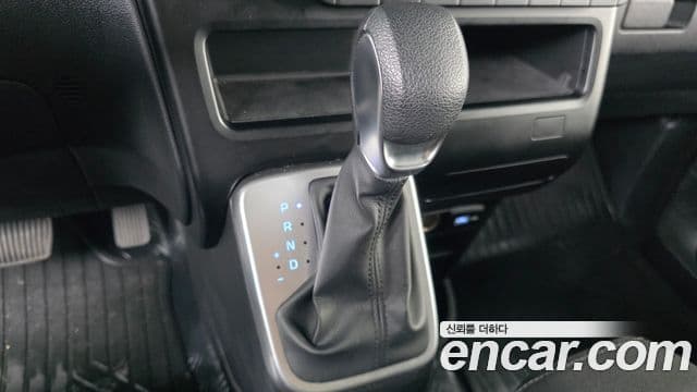 Hyundai Staria 2022 — Şəkil 9/20