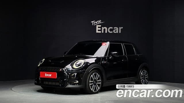 Mini Cooper S 2024 — Фото 1/20