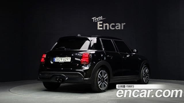 Mini Cooper S 2024 — Фото 2/20