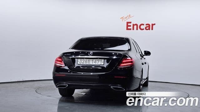 Mercedes-Benz E-Class 2020 — ფოტო 4/20