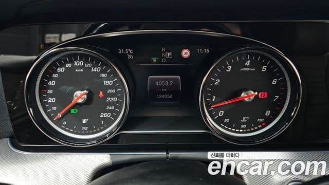 Mercedes-Benz E-Class 2020 — ფოტო 8/20