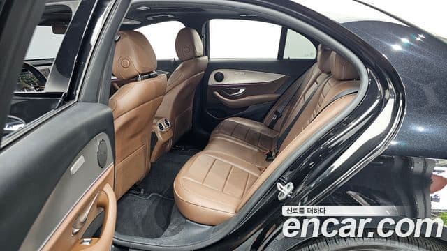 Mercedes-Benz E-Class 2020 — ფოტო 11/20