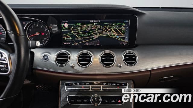 Mercedes-Benz E-Class 2020 — ფოტო 12/20