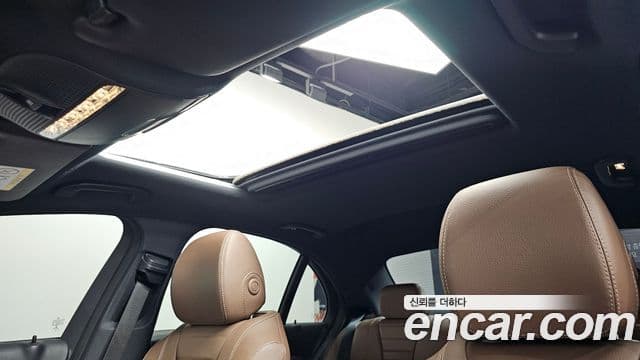 Mercedes-Benz E-Class 2020 — ფოტო 15/20