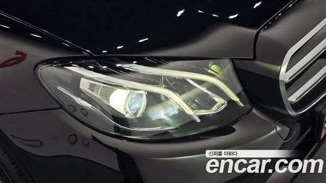 Mercedes-Benz E-Class 2020 — Photo 22/31