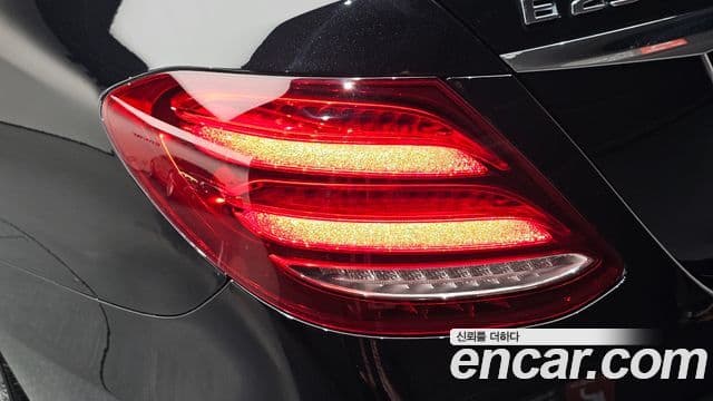 Mercedes-Benz E-Class 2020 — Photo 16/31