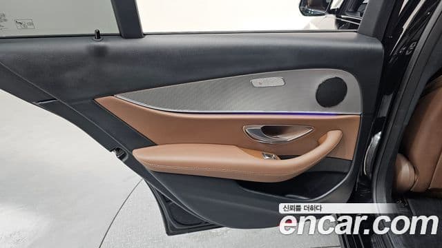 Mercedes-Benz E-Class 2020 — Photo 18/31