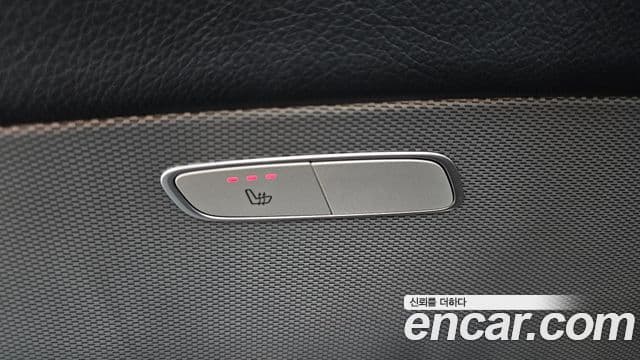 Mercedes-Benz E-Class 2020 — Photo 8/31