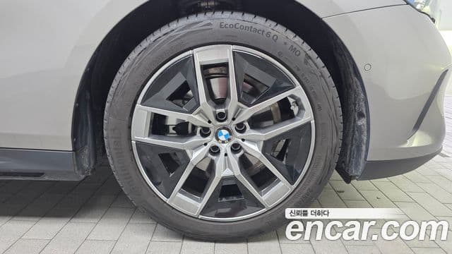 BMW 5 Series 2025 — Photo 12/31