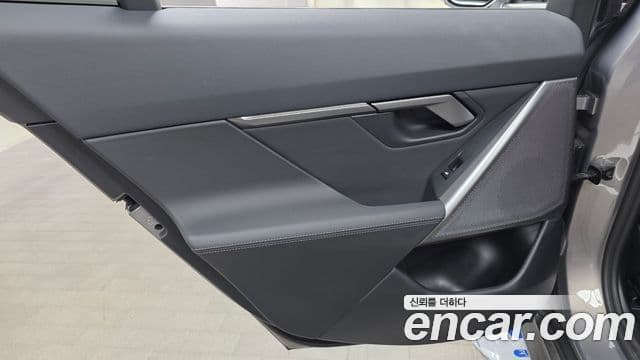 BMW 5 Series 2025 — Photo 17/31