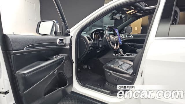 Jeep Grand Cherokee 2021 — Şəkil 10/20