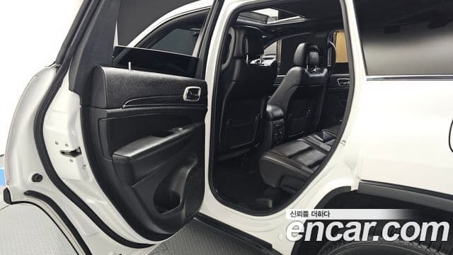 Jeep Grand Cherokee 2021 — Şəkil 12/20