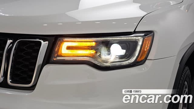 Jeep Grand Cherokee 2021 — Photo 13/32