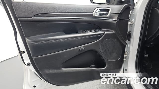 Jeep Grand Cherokee 2021 — Photo 11/32