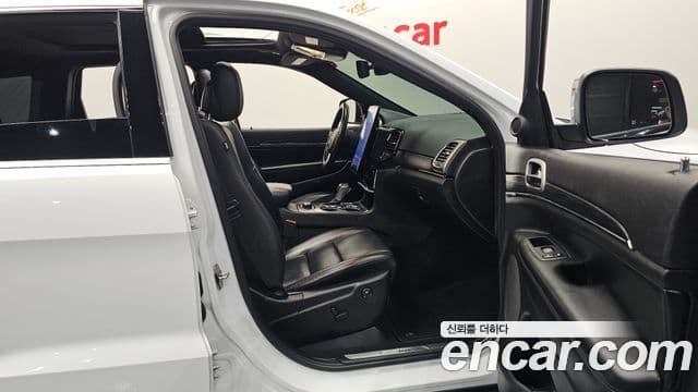 Jeep Grand Cherokee 2021 — Photo 8/32